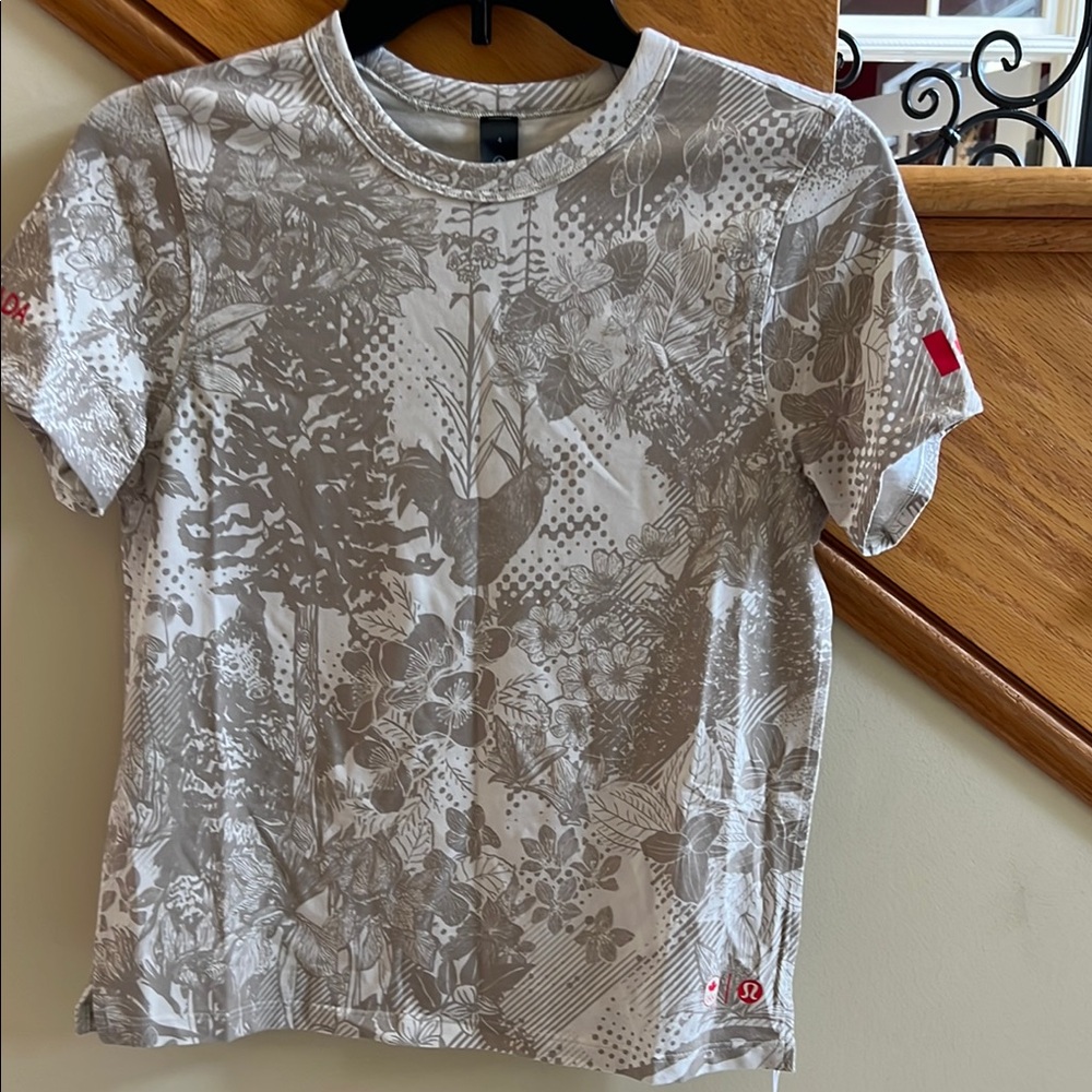 LuLuLemon Floral Classic-Fit Graphic Cotton T-Shirt Size 4 New With Tags